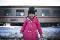&Chi;&epsilon;&iota;&mu;ώ&nu;&alpha;&sigmaf;: H UNICEF &alpha;&nu;&eta;&sigma;&upsilon;&chi;&epsilon;ί &gamma;&iota;&alpha; &tau;&alpha; &pi;&alpha;&iota;&delta;&iota;ά &pi;&rho;&omicron;&sigma;&phi;ύ&gamma;&omega;&nu; &kappa;&alpha;&iota; &mu;&epsilon;&tau;&alpha;&nu;&alpha;&sigma;&tau;ώ&nu;
