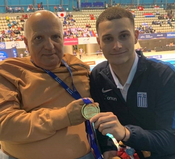 &Pi;&alpha;&gamma;&kappa;ό&sigma;&mu;&iota;&omicron;&sigmaf; &pi;&rho;&omega;&tau;&alpha;&theta;&lambda;&eta;&tau;ή&sigmaf; &omicron; &Mu;&iota;&chi;&alpha;&lambda;&epsilon;&nu;&tau;&zeta;ά&kappa;&eta;&sigmaf;, &chi;ά&lambda;&kappa;&iota;&nu;&omicron; &mu;&epsilon;&tau;ά&lambda;&lambda;&iota;&omicron; &omicron; &Kappa;&omega;&sigma;&tau;ά&kappa;&eta;&sigmaf;